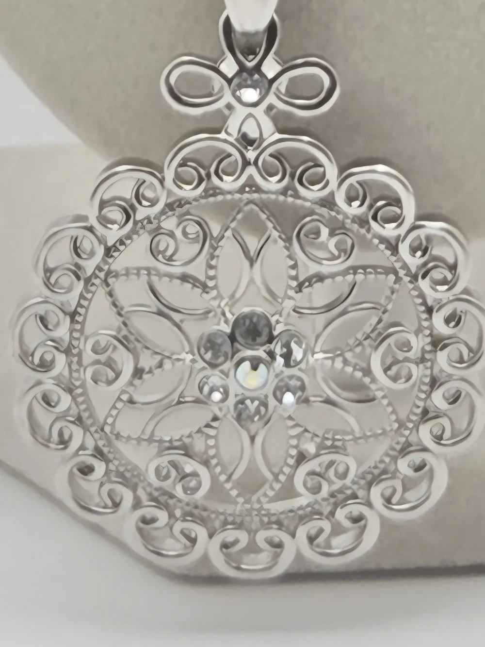 Silver Tone Openwork Floral Mandalla Pendant Necklace Rhinestone Accent 18